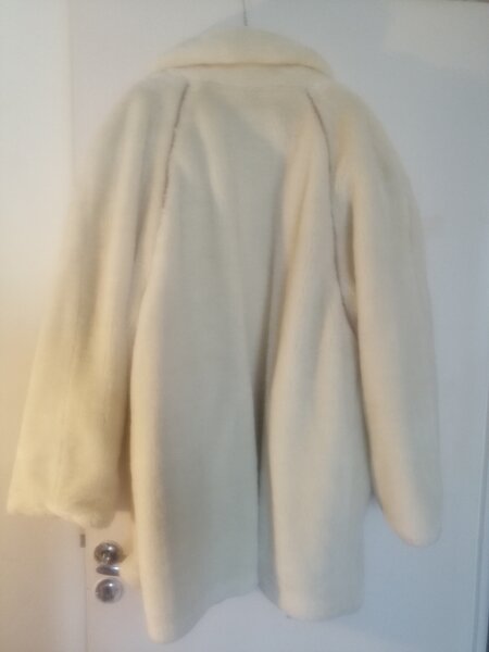 Vand haina dama, blana artificiala